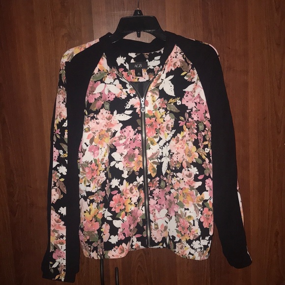 AGB Jackets & Blazers - 🐠5/$25. AGB floral zip-up jacket